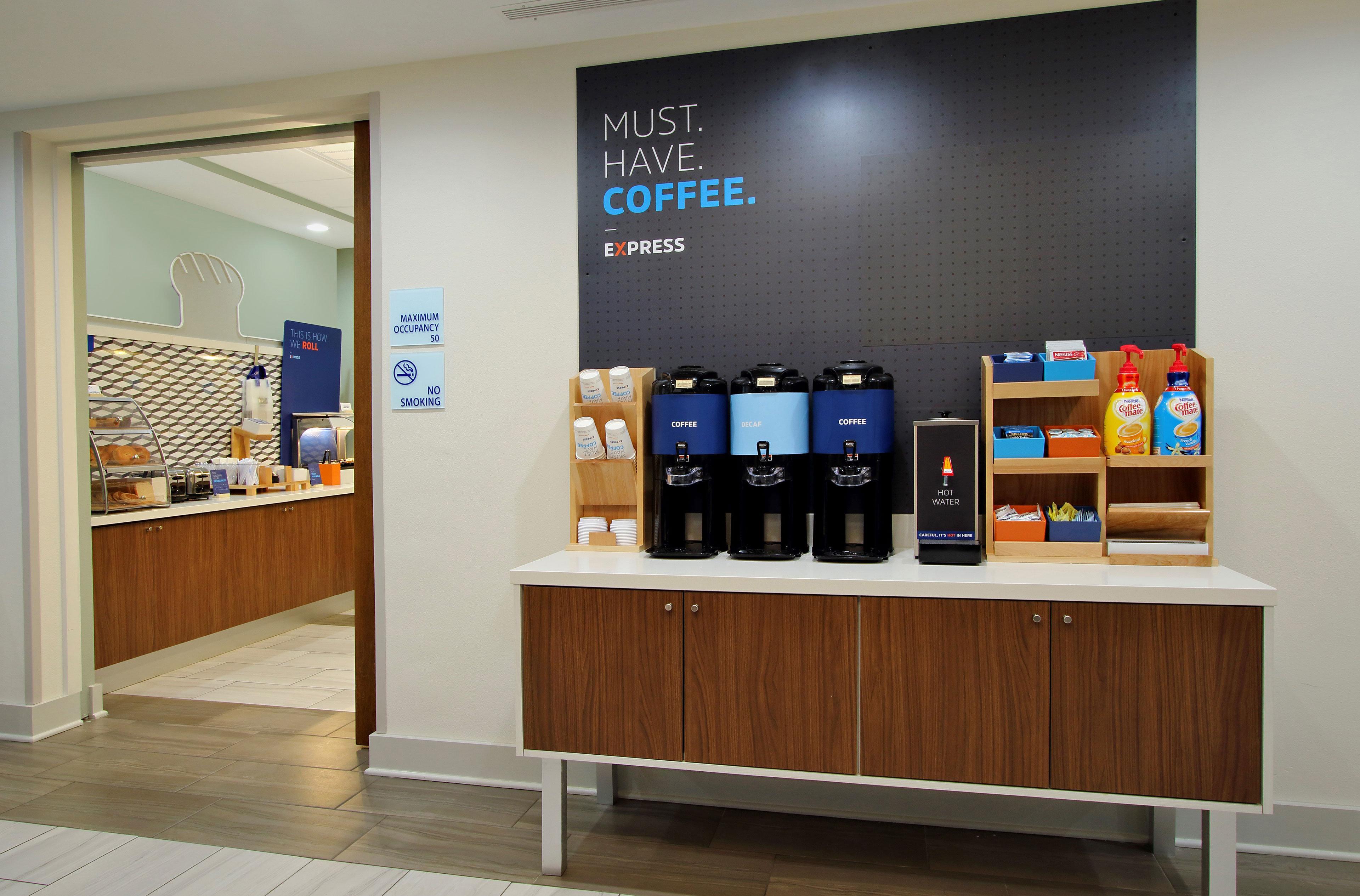 Holiday Inn Express Hotel & Suites-North East By Ihg Екстериор снимка